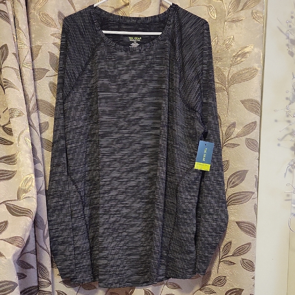 Tek Gear Long Sleeve Tee in Black and White